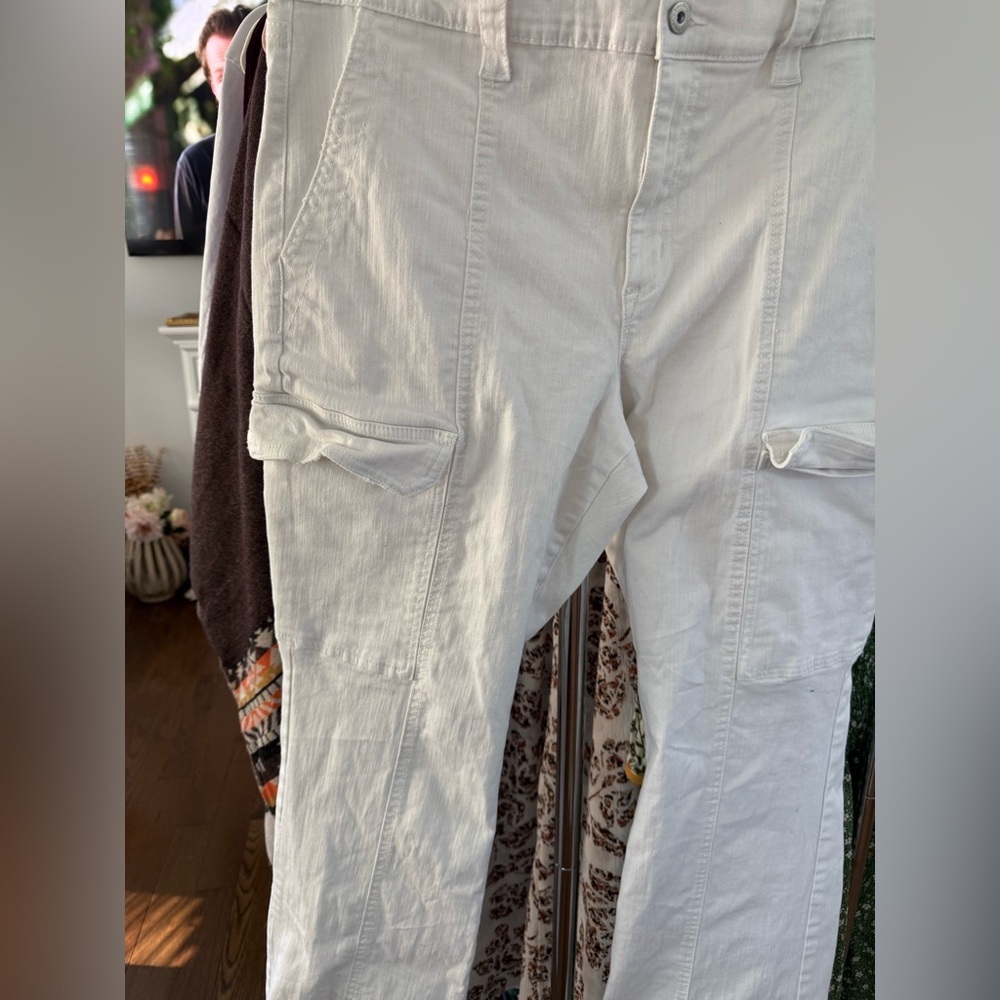WoMen's White Cargo Pants - Picture 5 of 6